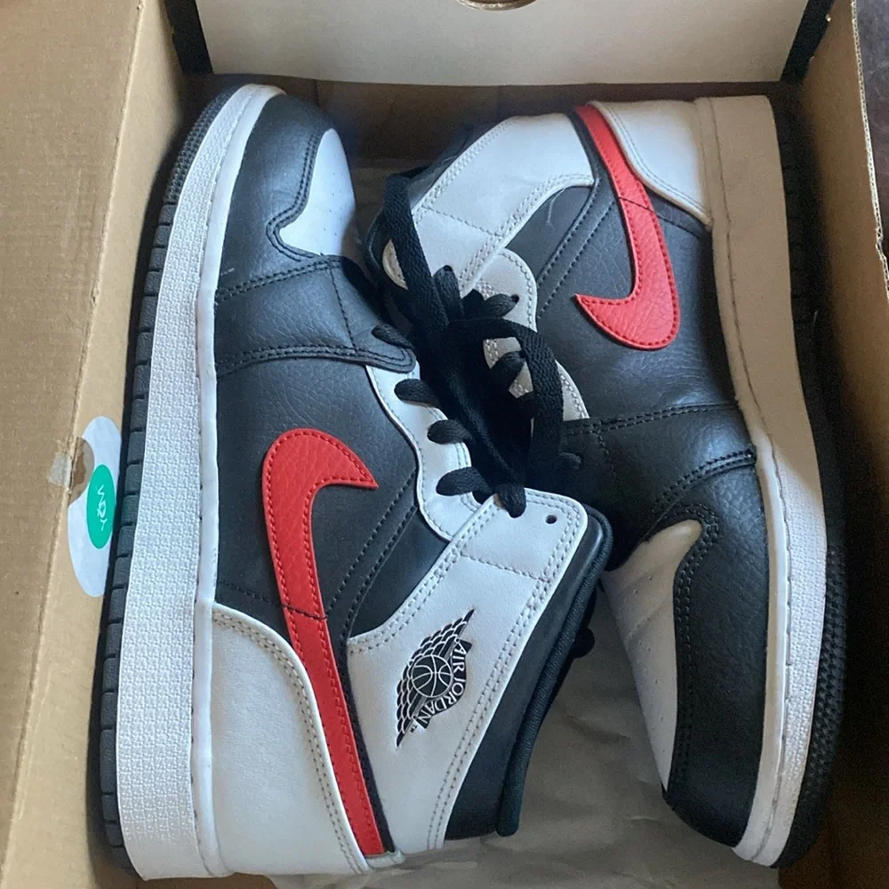Nike Air Jordan 1 Mid Chile Red